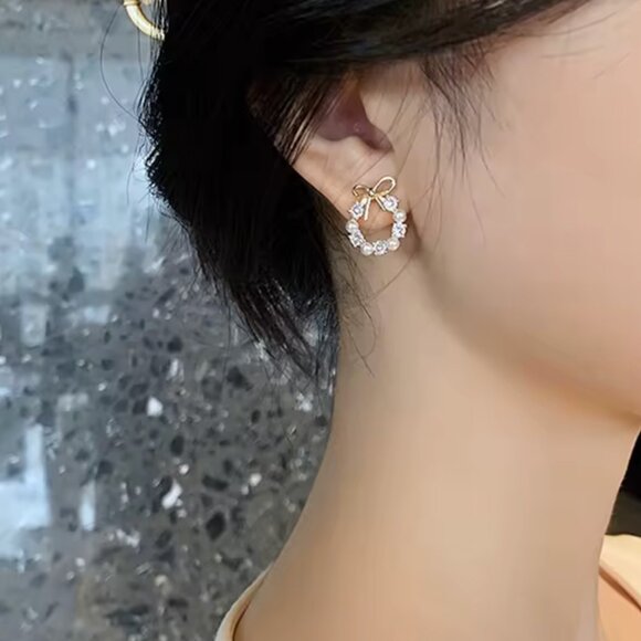 Pearl Circle Bow Earrings - Picture 3 of 3